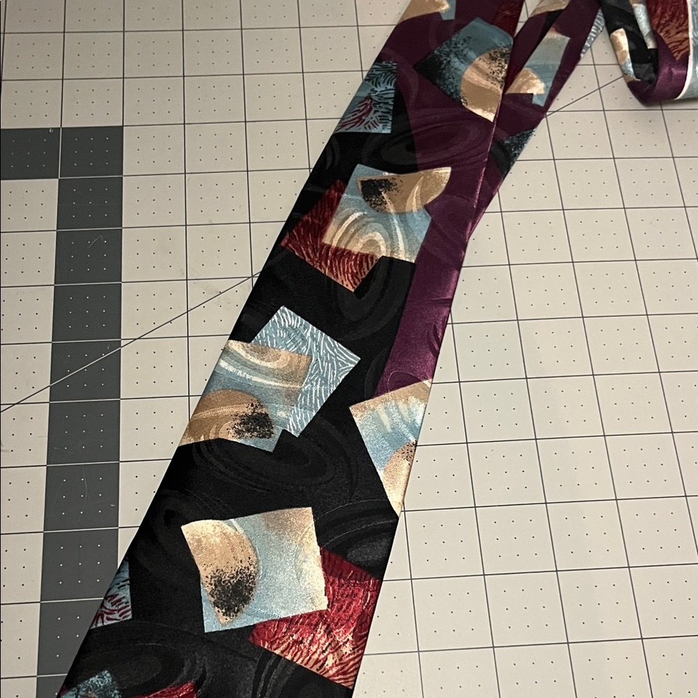 Abstract Patterned Tie - Picture 3 of 6